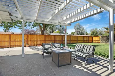 2655 Meadow Lake Drive, Stockton, CA 95207 - Photo 35