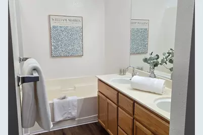 8453 Camino Vista Way, Elk Grove, CA 95624 - Photo 9