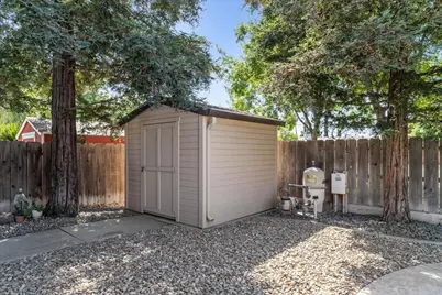 1041 Parkside Avenue, Manteca, CA 95336 - Photo 47