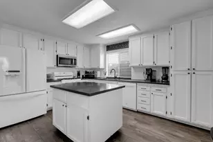 73 S Obsidian Dr, Oakdale, CA 95361 - Photo 9