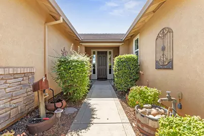 7612 Nannos Court, Hughson, CA 95326 - Photo 3