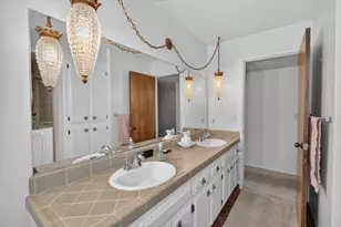 6370 Havenside Dr, Sacramento, CA 95831 - Photo 23