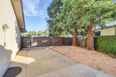8779 Aquarius Avenue, Elk Grove, CA 95624 - Photo 45