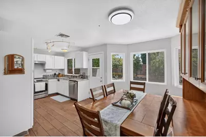 8095 Calle Royale Way, Sacramento, CA 95823 - Photo 9