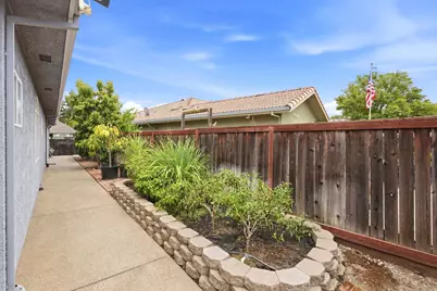 8634 Wilmot Court, Elk Grove, CA 95624 - Photo 43