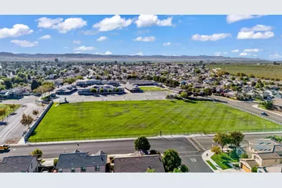 415 Parliament Way, Newman, CA 95360 - Photo 45