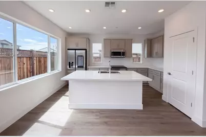 16207 Sculptor Avenue, Lathrop, CA 95330 - Photo 11