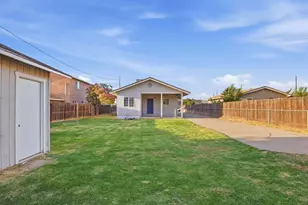1300 N E St, Livingston, CA 95334 - Photo 31