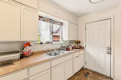 2454 Empress Street, Sacramento, CA 95815 - Photo 13
