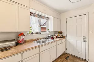 2454 Empress St, Sacramento, CA 95815 - Photo 13