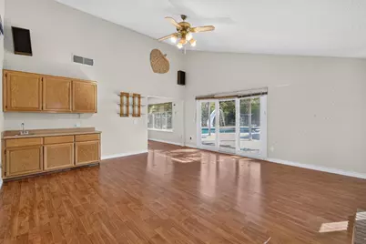 4233 Rosecrest Way, Sacramento, CA 95826 - Photo 3