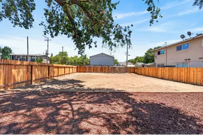 2296 Grove Avenue, Sacramento, CA 95815 - Photo 33
