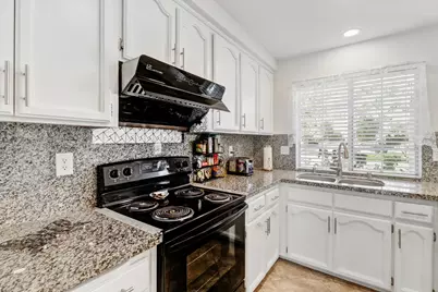 8248 Cliffe Way, Sacramento, CA 95828 - Photo 11