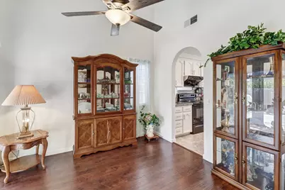 8248 Cliffe Way, Sacramento, CA 95828 - Photo 9