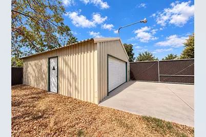 110 W Myrtle Street, Hanford, CA 93230 - Photo 11