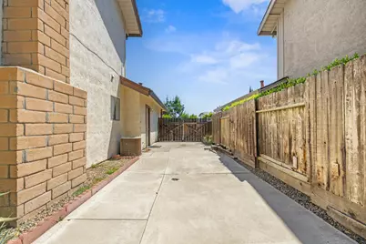 9843 Spindrift Way, Stockton, CA 95209 - Photo 25