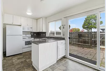7646 La Mancha Way, Sacramento, CA 95823 - Photo 13