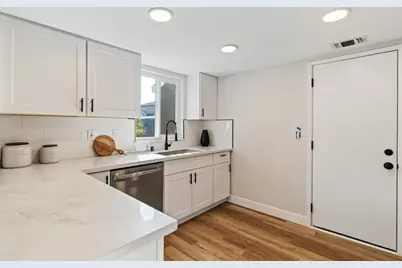 2 Hedgerow Court, Sacramento, CA 95823 - Photo 11