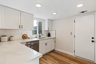 2 Hedgerow Ct, Sacramento, CA 95823 - Photo 11