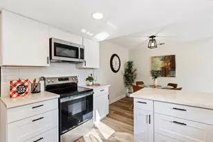 2 Hedgerow Ct, Sacramento, CA 95823 - Photo 13
