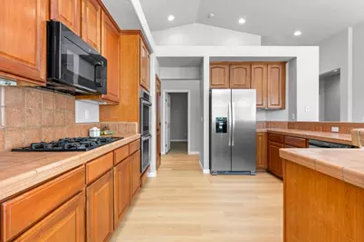 6418 Oscar Circle, Elk Grove, CA 95757 - Photo 9