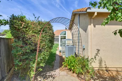 41 Sausalito Court, Sacramento, CA 95823 - Photo 41