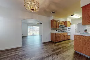 2404 Queenaire Ln, Modesto, CA 95350 - Photo 5