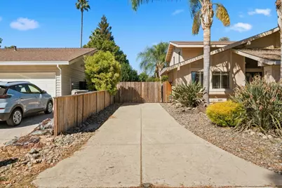 371 Rivertree, Sacramento, CA 95831 - Photo 3