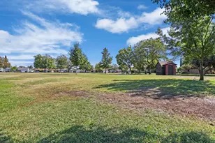 4613 B Pkwy, Sacramento, CA 95823 - Photo 35