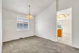 8274 Golden Park Ct, Sacramento, CA 95828 - Photo 9