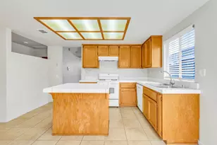 8274 Golden Park Ct, Sacramento, CA 95828 - Photo 19