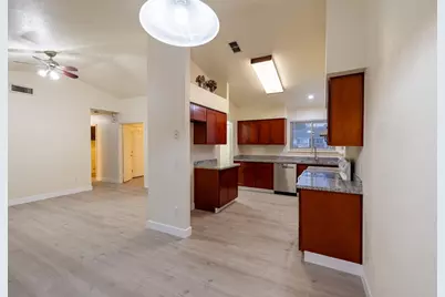 4872 Hinchman Way, Sacramento, CA 95823 - Photo 9