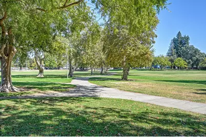 6571 Lake Park Drive, Sacramento, CA 95831 - Photo 53
