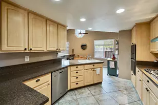 8424 Honeycomb Way, Sacramento, CA 95828 - Photo 15