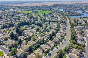9421 Lakepoint Dr, Elk Grove, CA 95758 - Photo 51