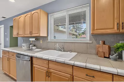 79 Malone Court, Sacramento, CA 95820 - Photo 11