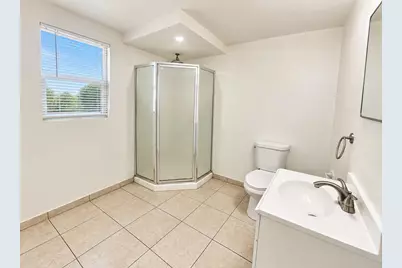 141 W Ashlan Avenue, Fresno, CA 93705 - Photo 41
