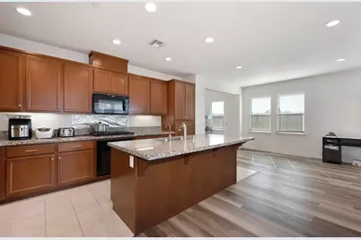 7905 Springarden Way, Sacramento, CA 95828 - Photo 7