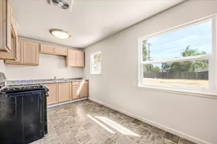 5601 Bonniemae Way, Sacramento, CA 95824 - Photo 9