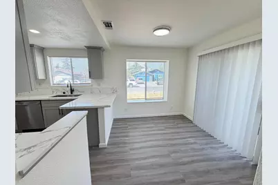 27 Valley Crest Court, Sacramento, CA 95823 - Photo 5