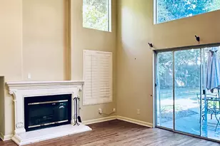852 E Newcastle Ln, Fresno, CA 93720 - Photo 13
