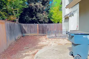 852 E Newcastle Ln, Fresno, CA 93720 - Photo 5
