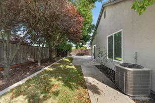 8825 Alder Grove Pl, Elk Grove, CA 95624 - Photo 45