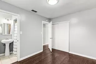 4960 Bradford Dr, Sacramento, CA 95820 - Photo 13