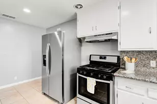 4960 Bradford Dr, Sacramento, CA 95820 - Photo 13