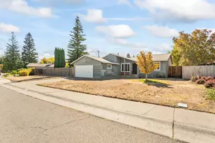 2436 Salix Wy, Sacramento, CA 95825 - Photo 5