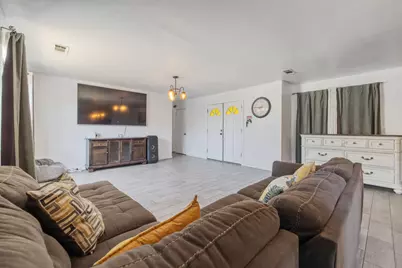 916 E Elm Street, Hanford, CA 93230 - Photo 9