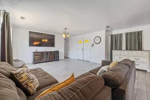 916 E Elm St, Hanford, CA 93230 - Photo 9