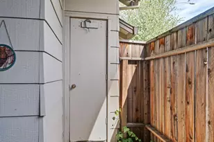 6060 Gloria Dr, Sacramento, CA 95822 - Photo 27