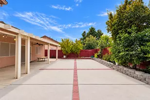 9050 Descendant Dr, Elk Grove, CA 95758 - Photo 15
